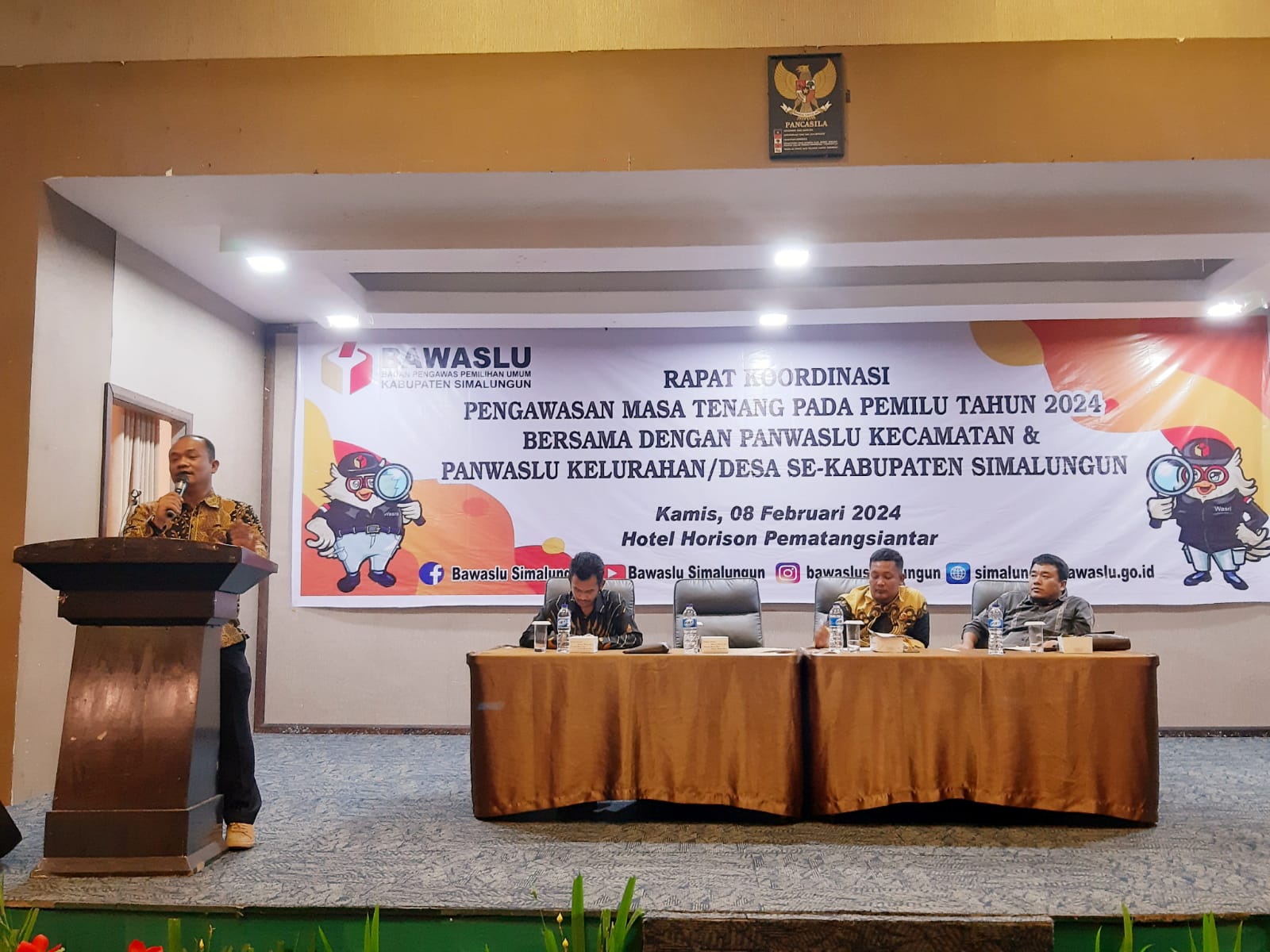 Eles Januari Sinaga saat memberikan arahan kepada peserta Rakor