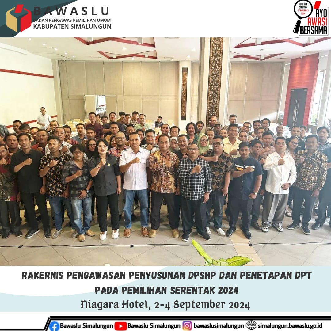 Sesi foto bersama di akhir acara