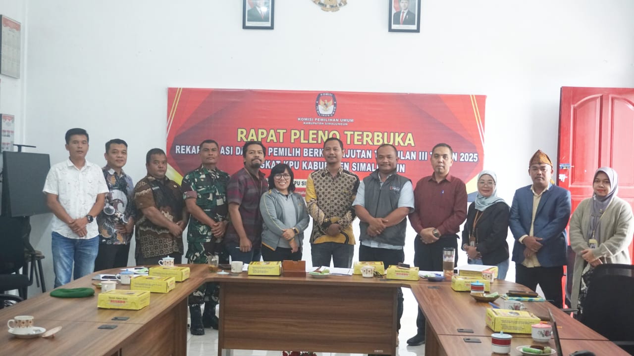 Bawaslu Kabupaten Simalungun Awasi Rapat Pleno Terbuka Rekapitulasi PDPB Tahun 2025 Tingkat KPU Kabupaten Simalungun