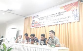 Simalungun, Badan Pengawas Pemilihan Umum Kabupaten Simalungun menggelar Rapat Kerja Teknis Persiapan Pembekalan Pengawas TPS Pada Pemilu Serentak Tahun 2024 Bagi Panwaslu Kecamatan Se-Kabupaten Simalungun yang berlangsung di Siantar Hotel Jl. WR. Supratman No.3 Dwikora, Proklamasi, Kec. Siantar Barat, Kota Pematang Siantar, Minggu (21/01/2024).