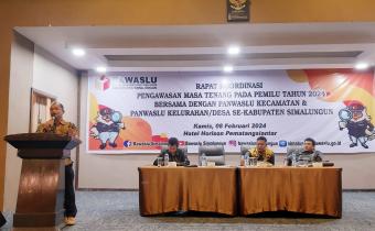 Eles Januari Sinaga saat memberikan arahan kepada peserta Rakor