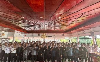Foto bersama Pimpinan Bawaslu Kabupaten Simalungun dengan 96 Panwaslu Kecamatan se Kabupaten Simalungun