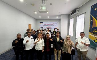 Foto bersama peserta FGD yang di gelar Bawaslu Sumut